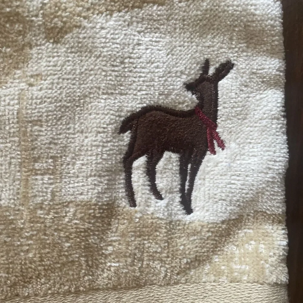 ST. NICHOLAS SQUARE HAND TOWEL (16